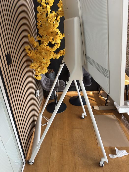 Tripé/Stand Movel Samsung 55 polegadas como NOVO