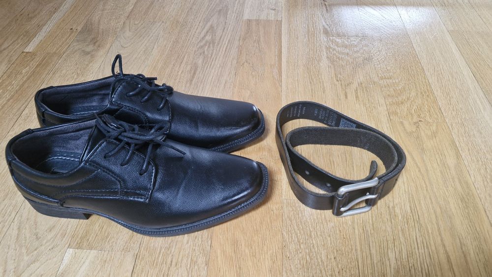 Buty skórzane dla chłopca czarne r. 35 pasek skórzany Gap gratis