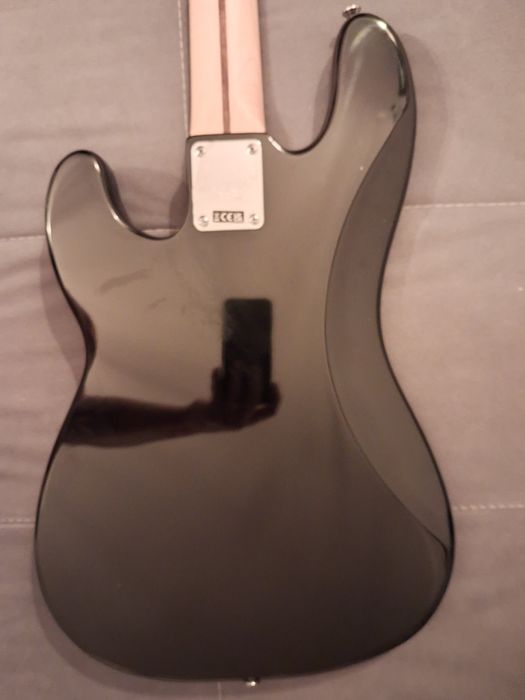 Gitara basowa Squier Precision Bass