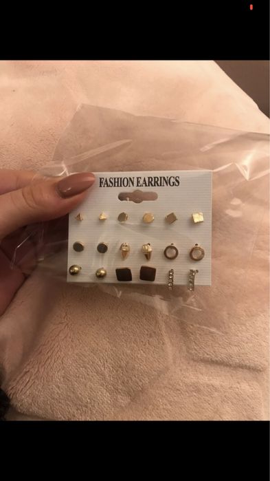 Sliczny modny zestaw kolczyków