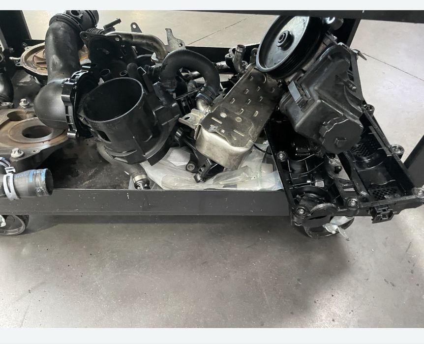 Motor mercedes 2143 cc cdi OM 651 biturbo  muito material do mesmo