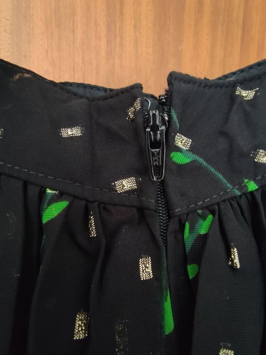 Saia preta às flores comprida