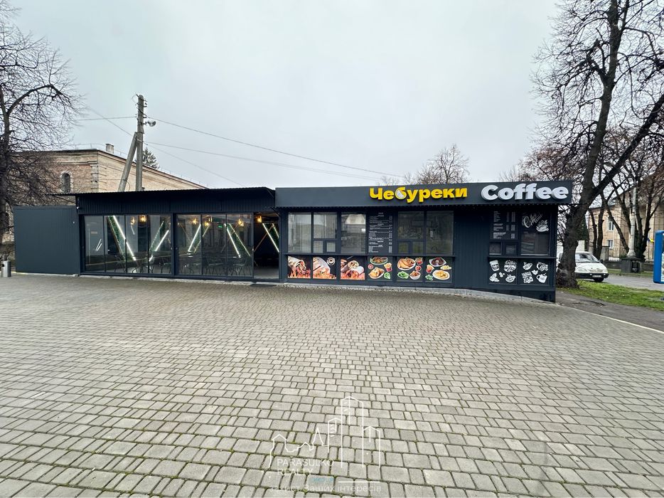Здам в оренду фасадне приміщення під кафе/фастфуд.