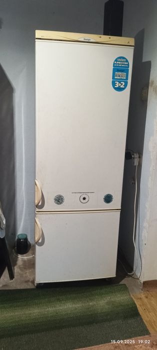 Продам рабочий холодильник