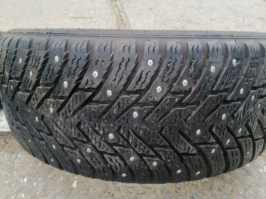Продам зимові шиповані шини R16
