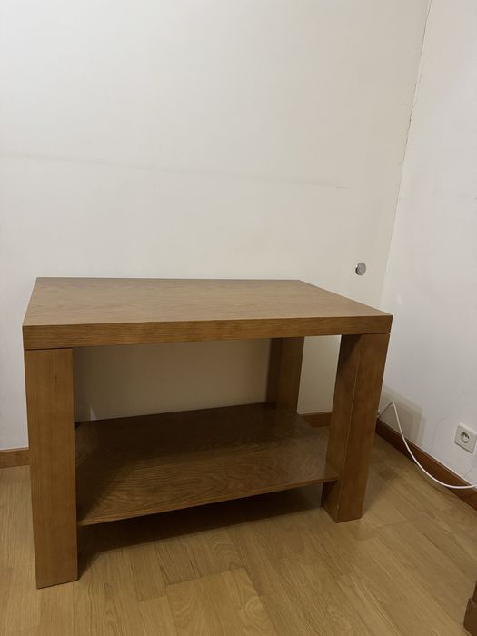 Vendo mesa de apoio madeira maciça em perfeitas condições