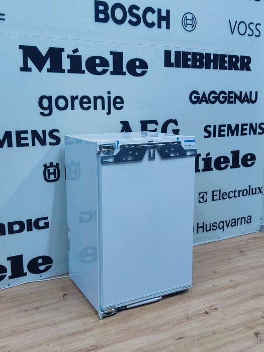 Вбудована морозильна камера Liebherr™IGN 1664 пенального типу. Germany