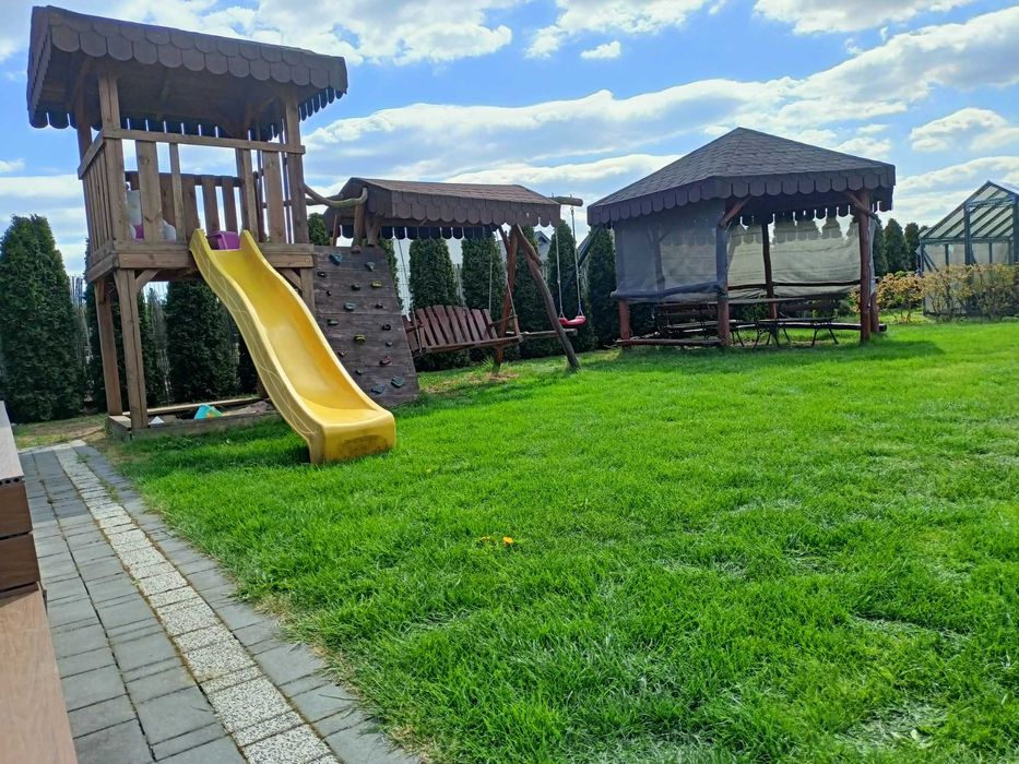 Altanka dębowa z zestawem mebli