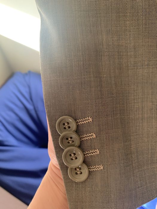 Чоловічий урочистий костюм