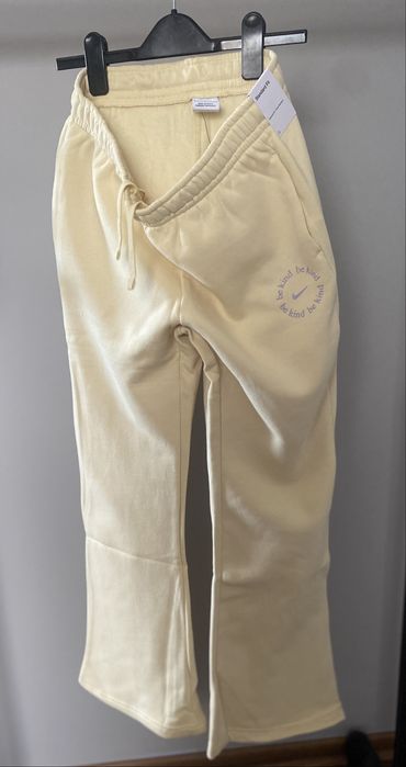 Nowe żółte spodnie Nike, rozmiar S, Standard Fit, z metką!