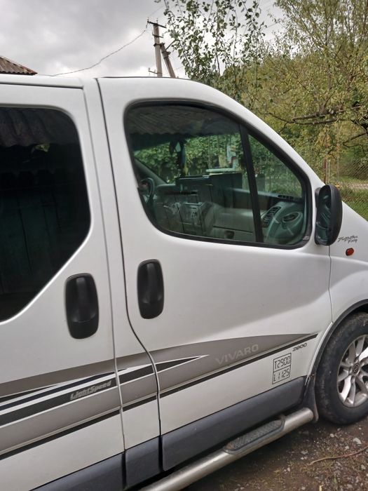 Продам бус Опель Віваро