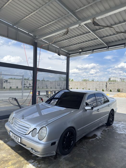Mercedes-Benz W210