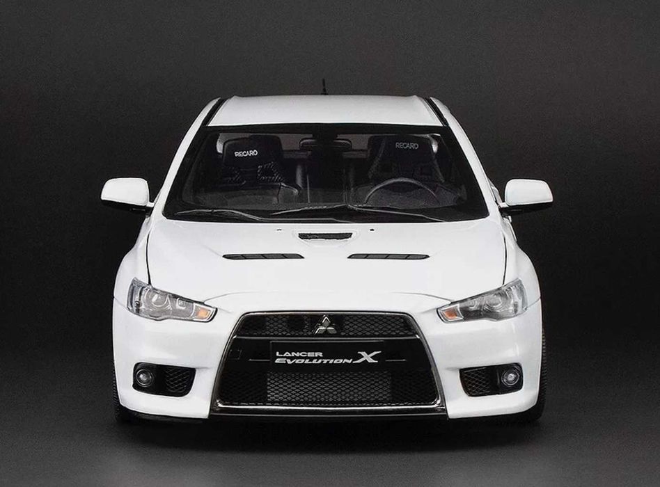 1:18 Mitsubishi Lancer EVO X branco (NOVO)