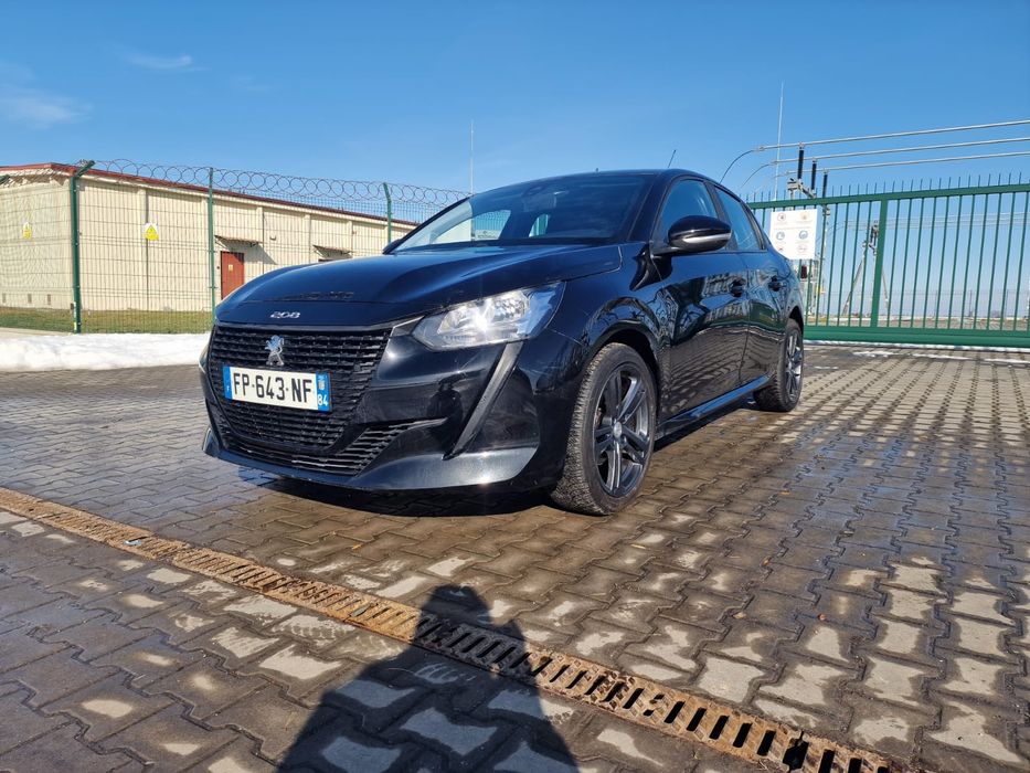 PEUGEOT 208 1.2 pureTech 75KM. Super stan. Bardzo mały przebieg.