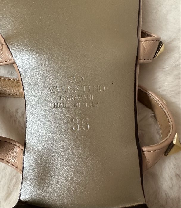 Босоніжки шльопанці Valentino