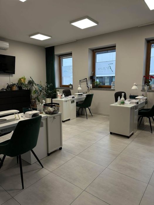 Wynajem stanowiska do  manicure w salonie