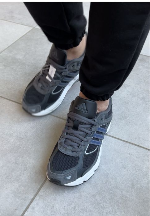 Жіночі кросівки Adidas