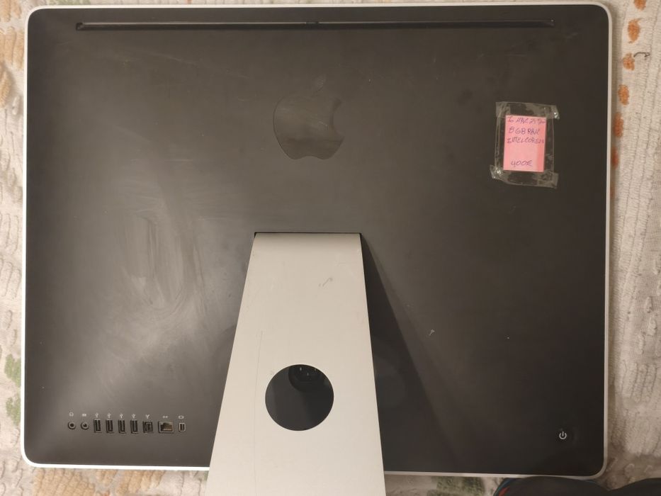 iMac 24 con marcas de uso atrás