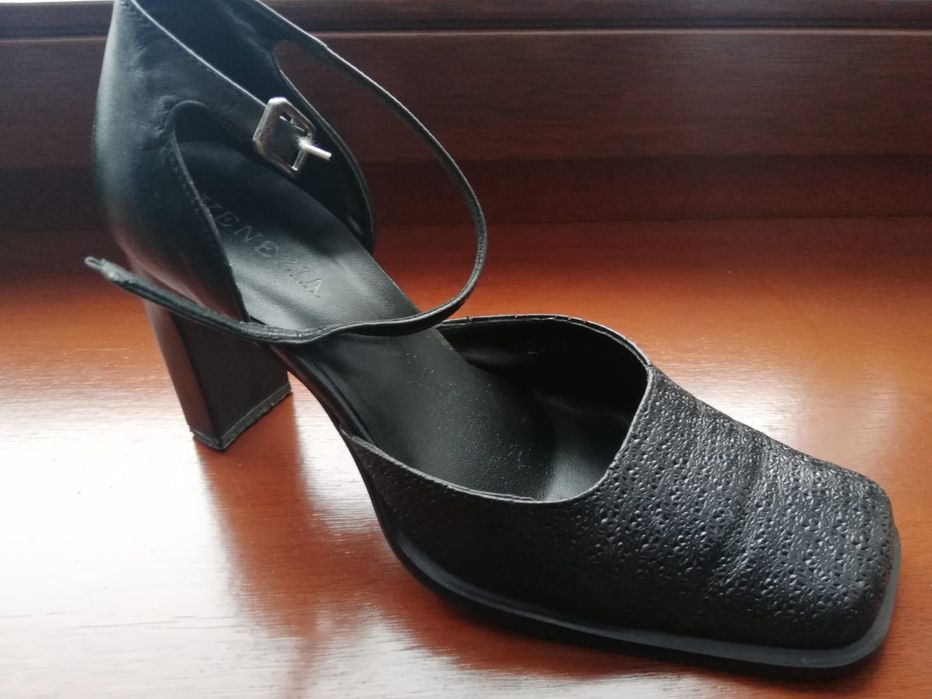 Sandały damskie Venezia rozm. 38 na słupku czarne