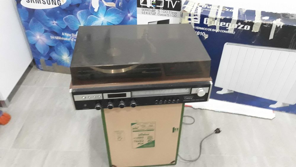 Aparelho de Musica, Radio e Giradisco e Cassete Antigo Marca, CANCY,,Preçisa de Reparaçao, vendo 25 euros