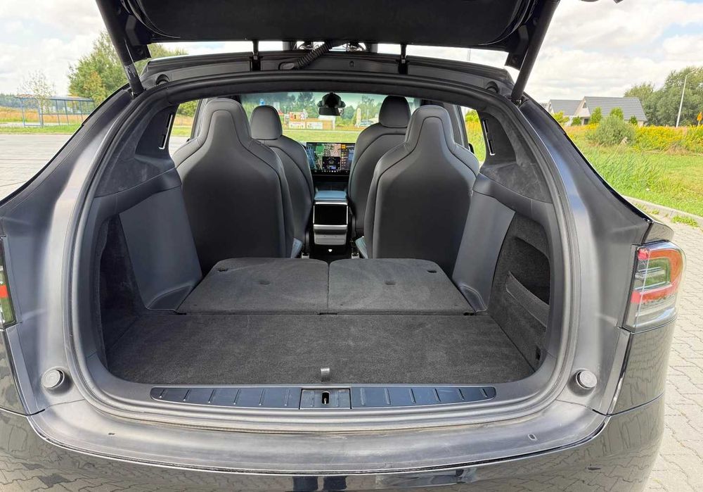Tesla Model X 2023