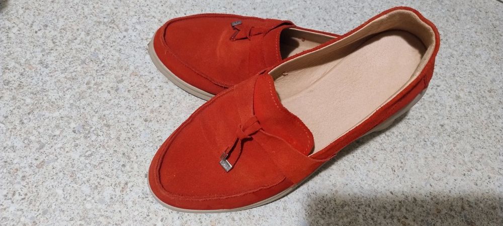 Продам лофери, балетки, туфлі