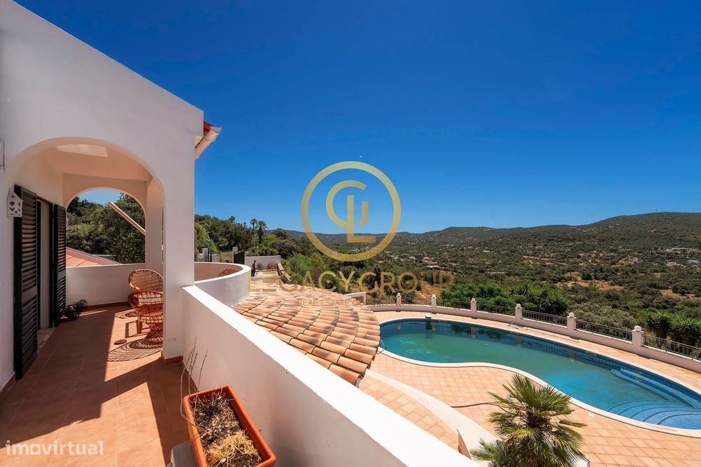 Vila de Luxo com Vista Deslumbrante em Loulé São Clemente