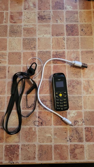 Мини мобильный телефон