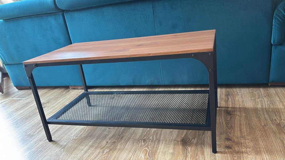 Stolik w stylu industrialnym