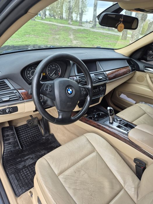 Продам х5е70 2011 года