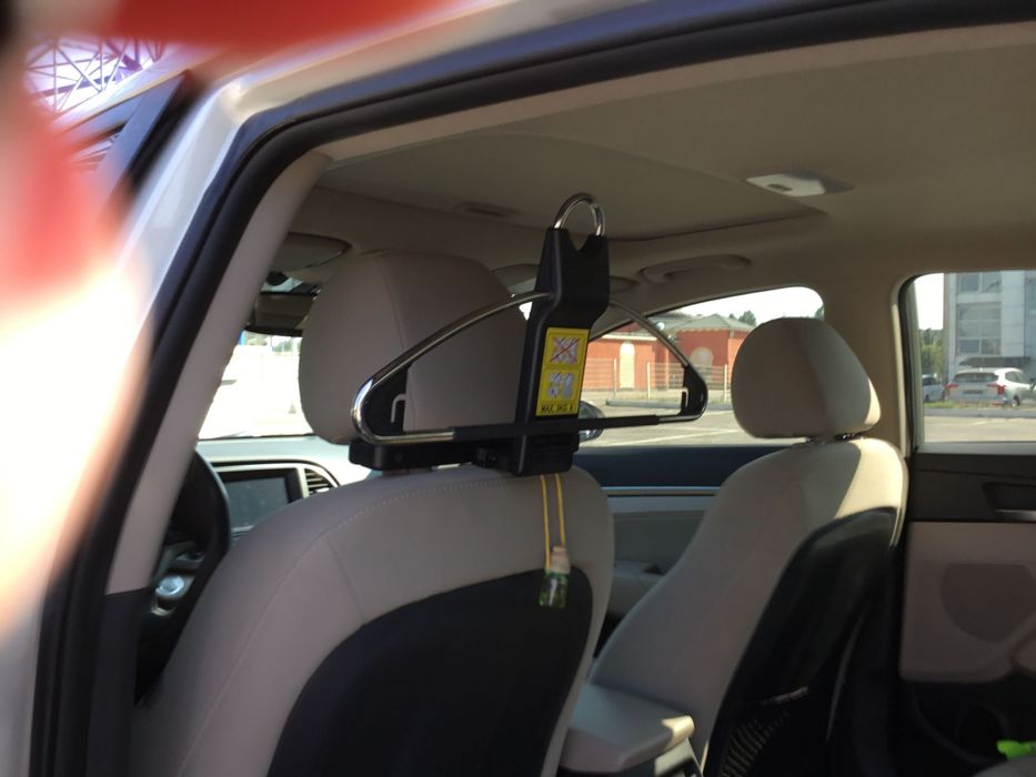 Вішалка автомобільна для одягу