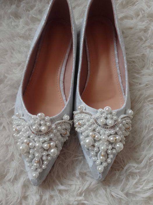 (43/44) Bogato zdobione perłami baleriny koronkowe z Londynu, NOWE