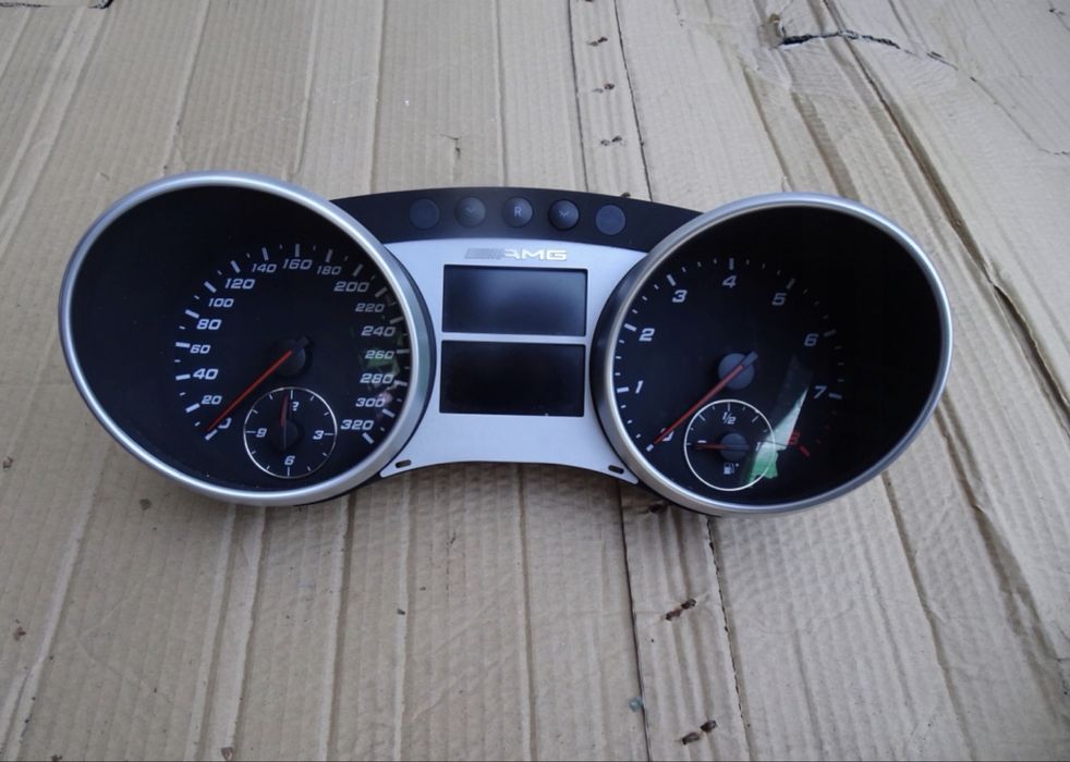 Щиток приборов спидометр Mercedes ML63AMG
