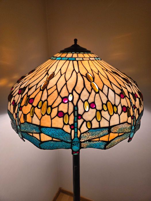 Lampa Tiffany stojaca - podlogowa – unikatowa i dekoracyjna