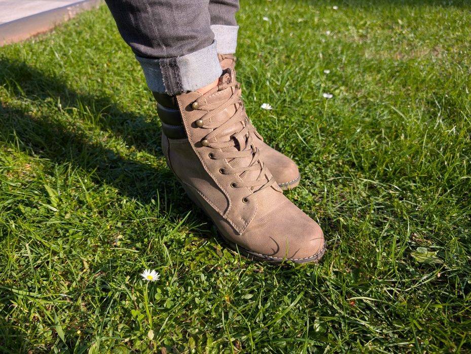 Botki na koturnie 38