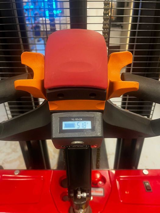 Stacker Elétrico Profissional – 1500kg / 3 Metros de Elevação – Novo (Modelo 2026) com Capacidade de Rampa