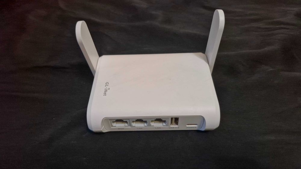 "Карманный" роутер GL.iNET GL-SFT1200 (Opal)