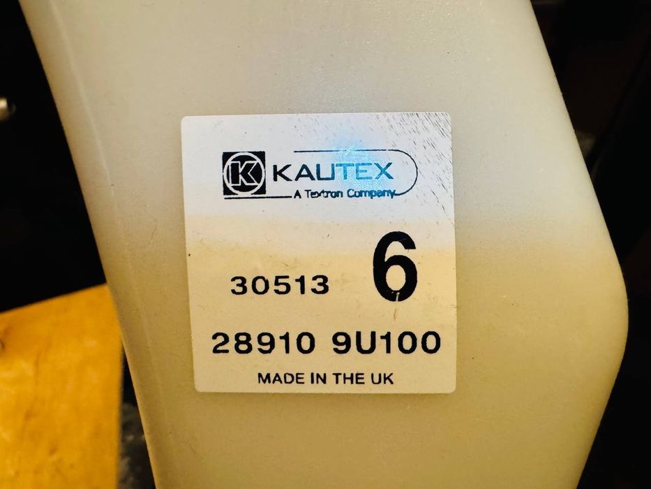 Бачок омивача на Nissan note 2006-
