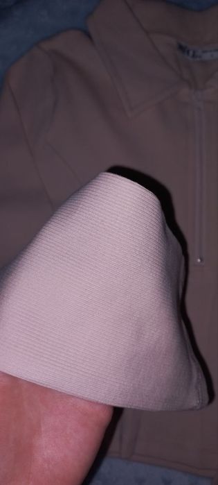 Кофта Поло, бежевого кольору. Розмір L