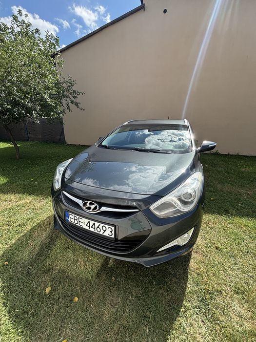 Hyundai i40 Kombi 1.6 Benzyna 2012 | Navi | Kamera | Hak | Czujniki