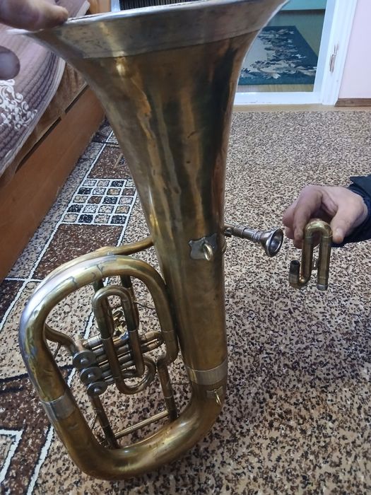 Старовинний німецький тенор, труба