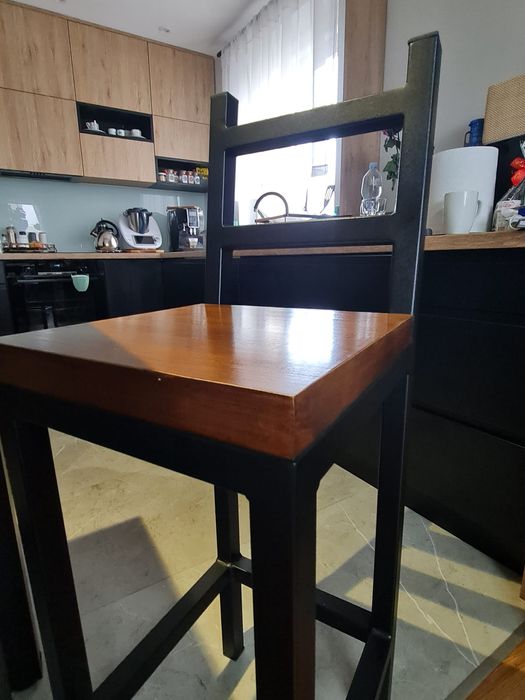 Stół /Wyspa kuchenna + 2 krzesła