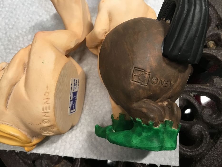 Duas estatuetas colecionáveis ​​italianas vintage  Virgem e Sagitário