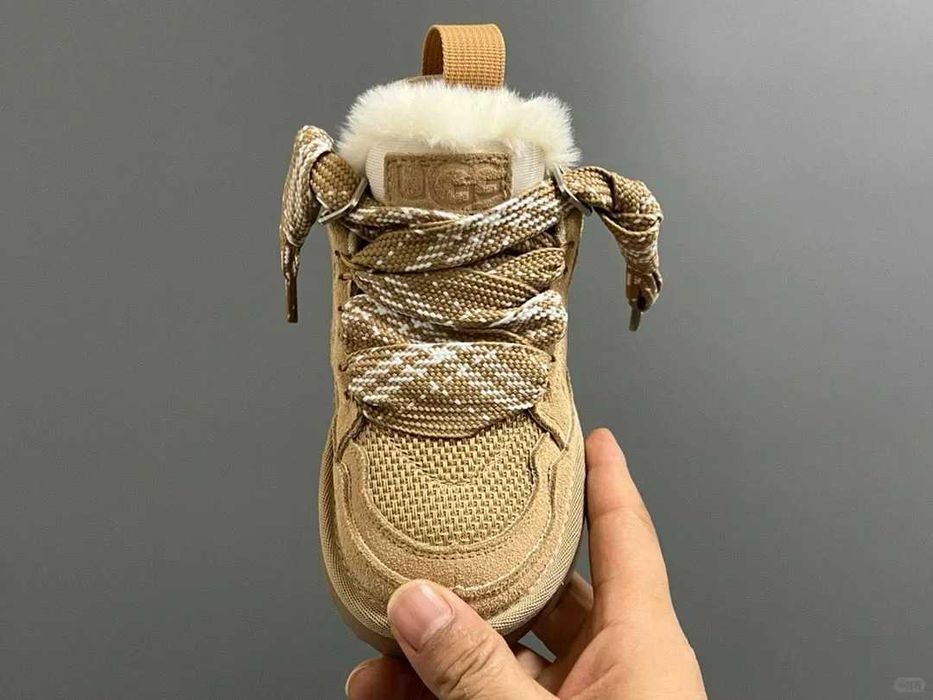 UGG Lowmel Sand r.37