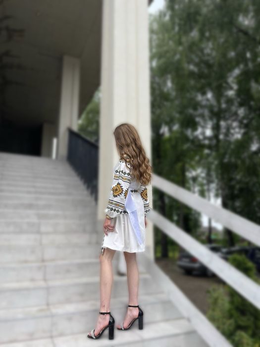 Продаю вишиту сукню