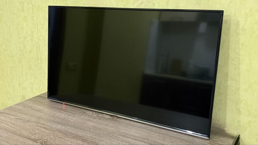 Телевізор Bravis LED-40D3000 smart tv