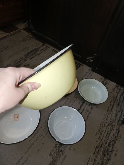 Новые эмалированные миски