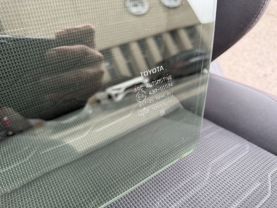 Toyota RAV4 50 2019 - 2026 року Скло двері переднє ліве переднє праве заднє ліве заднє праве, форточка бу оригінал, в ідеальному стані. РОЗБОРКА
