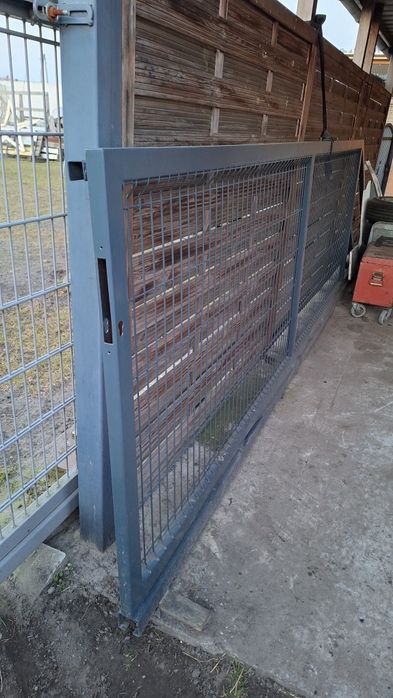 Brama przesuwna  płot