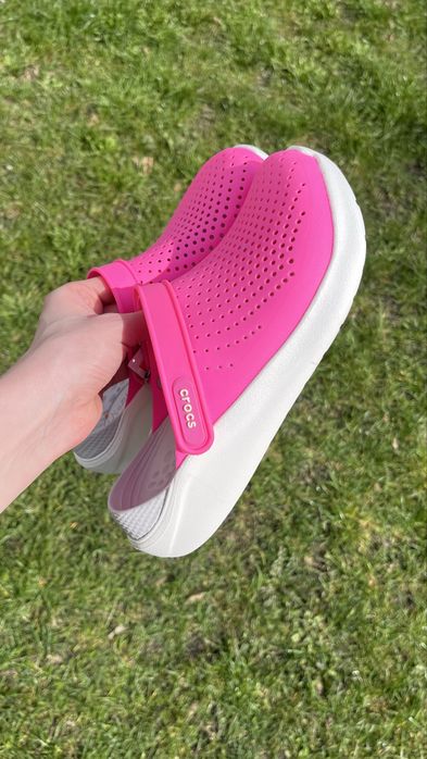 Яскраві рожеві крокси лайтрайд Literide electric pink